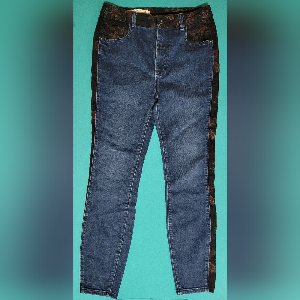 Pilcro Ultra High-Rise Floral Contrast Skinny Jeans Size 29